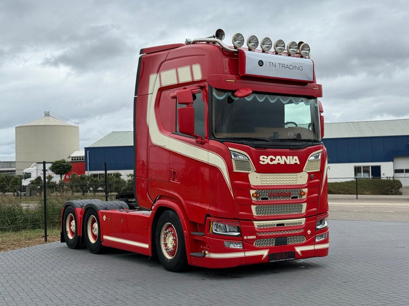 Scania S580 V8 NGS 6X4, NAAFREDUCTIE, SHOWTRUCK, VOLLUCHT, RETARDER. - Trekker: afbeelding 1 Scania S580 V8 NGS 6X4, NAAFREDUCTIE, SHOWTRUCK, VOLLUCHT, RETARDER. - Trekker: afbeelding 1