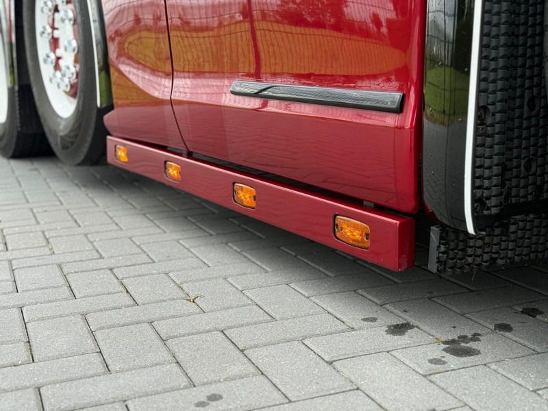 Scania S580 V8 NGS SHOWTRUCK, VOLLUCHT, RETARDER, LEER, GESTUURD. - Trekker: afbeelding 4 Scania S580 V8 NGS SHOWTRUCK, VOLLUCHT, RETARDER, LEER, GESTUURD. - Trekker: afbeelding 4