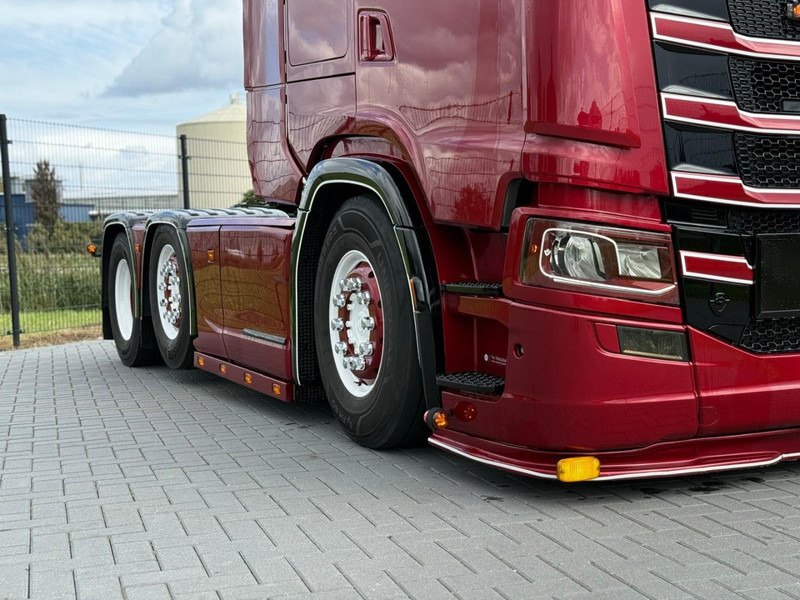 Scania S580 V8 NGS SHOWTRUCK, VOLLUCHT, RETARDER, LEER, GESTUURD. - Trekker: afbeelding 3 Scania S580 V8 NGS SHOWTRUCK, VOLLUCHT, RETARDER, LEER, GESTUURD. - Trekker: afbeelding 3