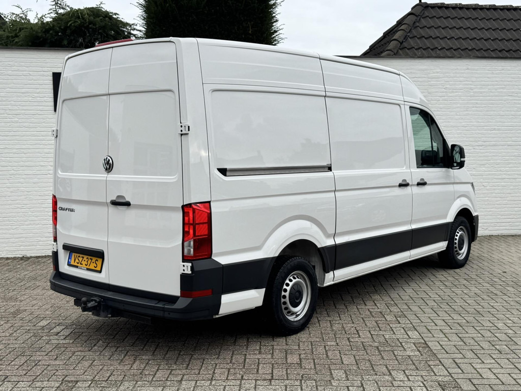 Volkswagen Crafter-30 2.0 TDI L3H3 Highline Carplay DAB Cruise Verwarmde voorruit Trekhaak Lat om Lat - Gesloten bestelwagen: afbeelding 2 Volkswagen Crafter-30 2.0 TDI L3H3 Highline Carplay DAB Cruise Verwarmde voorruit Trekhaak Lat om Lat - Gesloten bestelwagen: afbeelding 2