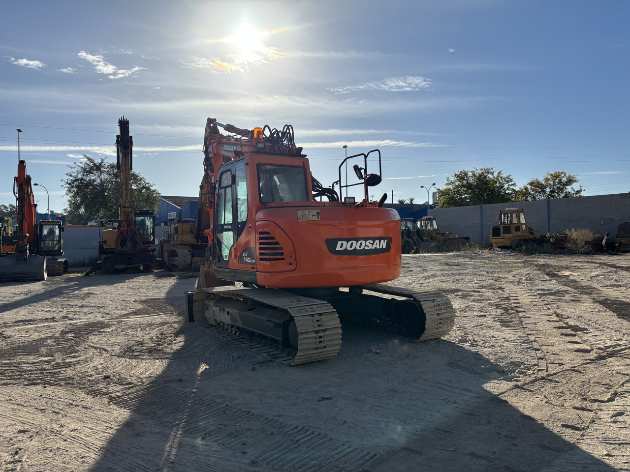 DOOSAN DX140-3 - Rupsgraafmachine: afbeelding 3 DOOSAN DX140-3 - Rupsgraafmachine: afbeelding 3