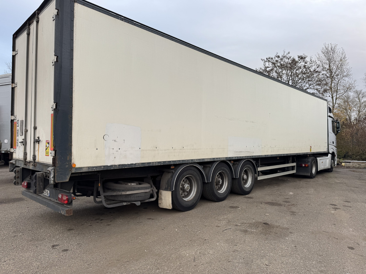 FRUEHAUF Fourgon - Gesloten oplegger: afbeelding 3 FRUEHAUF Fourgon - Gesloten oplegger: afbeelding 3