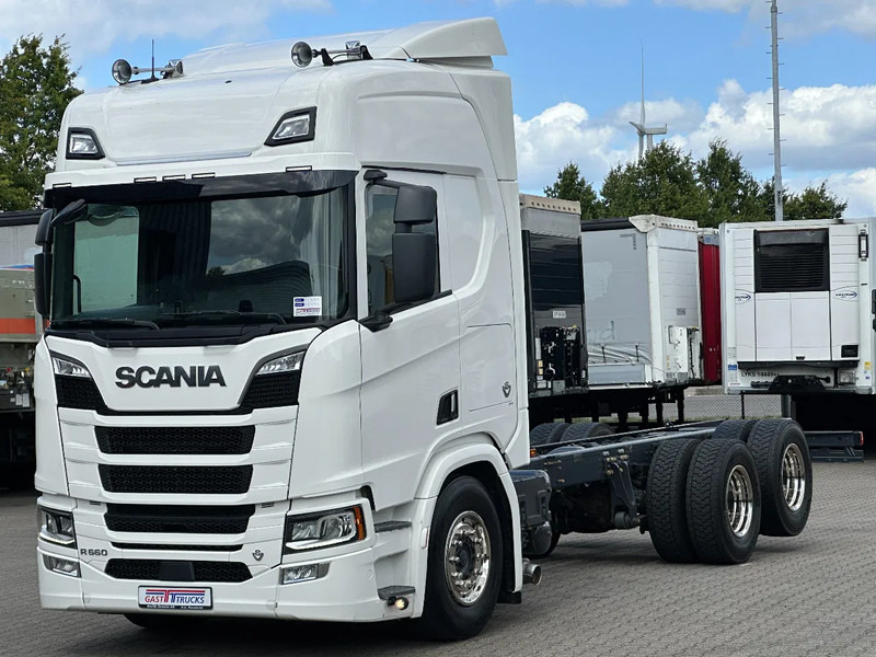 Scania R660 V8 6x4 Chassis with Lift-Axle / Retarder / 445 Tkm / Wb 4.75 / Full Air! - Chassis vrachtwagen: afbeelding 1 Scania R660 V8 6x4 Chassis with Lift-Axle / Retarder / 445 Tkm / Wb 4.75 / Full Air! - Chassis vrachtwagen: afbeelding 1
