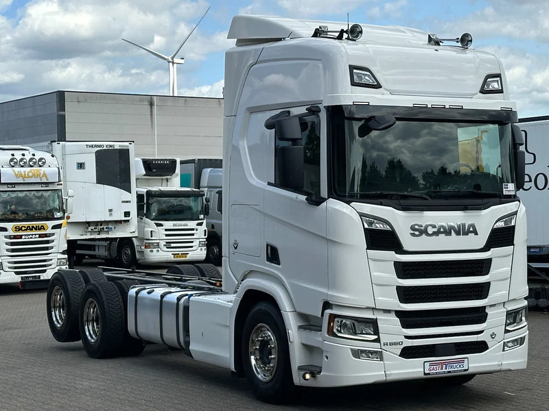 Scania R660 V8 6x4 Chassis with Lift-Axle / Retarder / 445 Tkm / Wb 4.75 / Full Air! - Chassis vrachtwagen: afbeelding 2 Scania R660 V8 6x4 Chassis with Lift-Axle / Retarder / 445 Tkm / Wb 4.75 / Full Air! - Chassis vrachtwagen: afbeelding 2