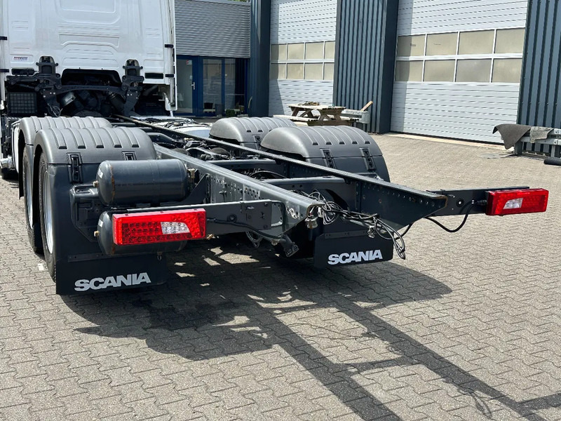 Scania R660 V8 6x4 Chassis with Lift-Axle / Retarder / Wb 4.75 / Full Air / 2 Tank - Chassis vrachtwagen: afbeelding 5 Scania R660 V8 6x4 Chassis with Lift-Axle / Retarder / Wb 4.75 / Full Air / 2 Tank - Chassis vrachtwagen: afbeelding 5