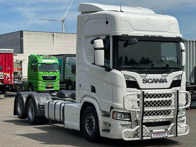 Scania R660 V8 6x4 Chassis with Lift-Axle / Retarder / Wb 4.75 / Full Air / 2 Tank - Chassis vrachtwagen: afbeelding 2 Scania R660 V8 6x4 Chassis with Lift-Axle / Retarder / Wb 4.75 / Full Air / 2 Tank - Chassis vrachtwagen: afbeelding 2