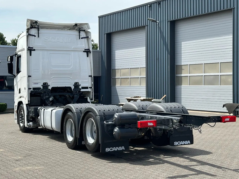 Scania R660 V8 6x4 Chassis with Lift-Axle / Retarder / Wb 4.75 / Full Air / 2 Tank - Chassis vrachtwagen: afbeelding 4 Scania R660 V8 6x4 Chassis with Lift-Axle / Retarder / Wb 4.75 / Full Air / 2 Tank - Chassis vrachtwagen: afbeelding 4