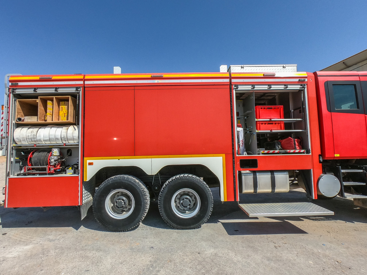 Renault SZCZESNIAK K-500 TLF 9000/1000 6x6 - Brandweerwagen: afbeelding 4 Renault SZCZESNIAK K-500 TLF 9000/1000 6x6 - Brandweerwagen: afbeelding 4