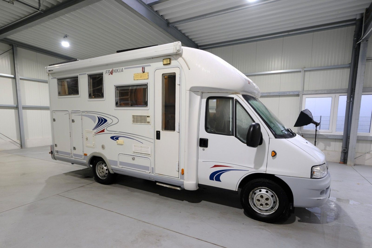 Frankia T 650 BD/Festbett/Garage/Solar/Markise Frankia T 650 BD/Festbett/Garage/Solar/Markise - Half integraal camper: afbeelding 1 Frankia T 650 BD/Festbett/Garage/Solar/Markise Frankia T 650 BD/Festbett/Garage/Solar/Markise - Half integraal camper: afbeelding 1