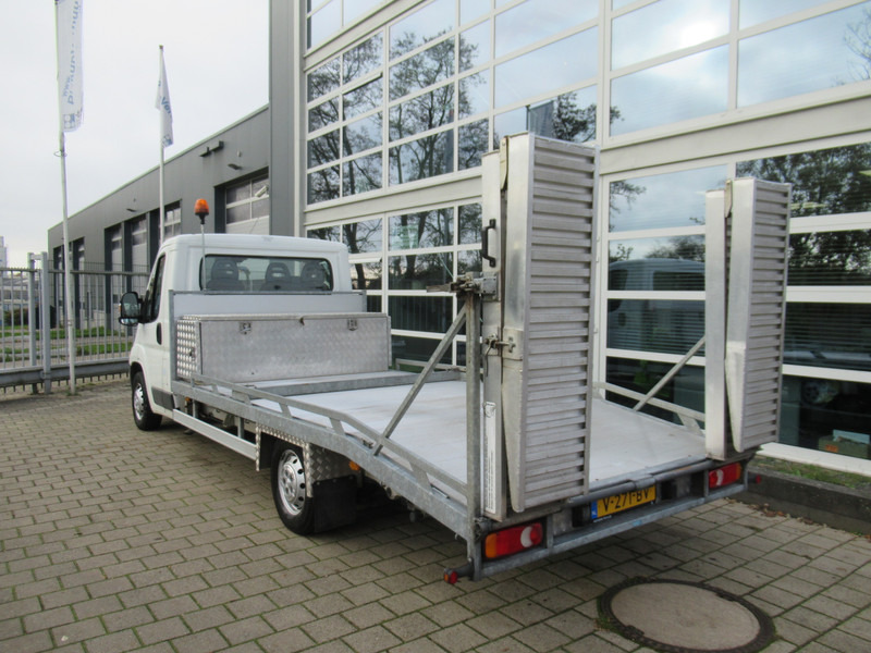Peugeot Boxer 335 2.0 HDI 96KW L4 Oprijwagen Machinetransporter - Bestelwagen: afbeelding 4 Peugeot Boxer 335 2.0 HDI 96KW L4 Oprijwagen Machinetransporter - Bestelwagen: afbeelding 4