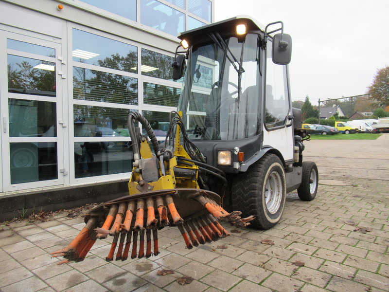LM TRAC 286 Werktuigdrager ( zonder Borstel arm ) - Veegwagen: afbeelding 3 LM TRAC 286 Werktuigdrager ( zonder Borstel arm ) - Veegwagen: afbeelding 3