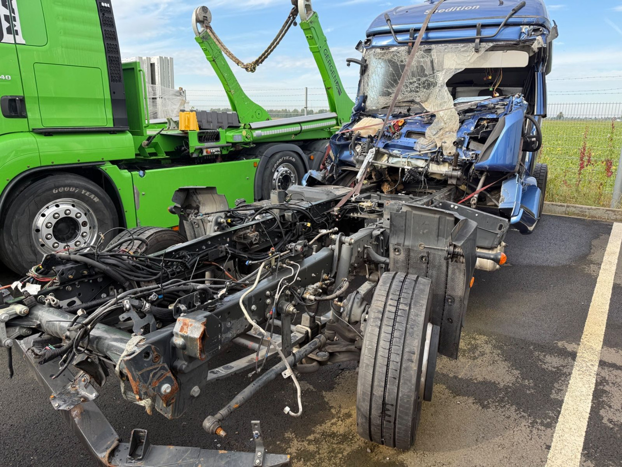Iveco Eurocargo 110EL250 Unfallchassis - Autovrachtwagen vrachtwagen: afbeelding 1 Iveco Eurocargo 110EL250 Unfallchassis - Autovrachtwagen vrachtwagen: afbeelding 1