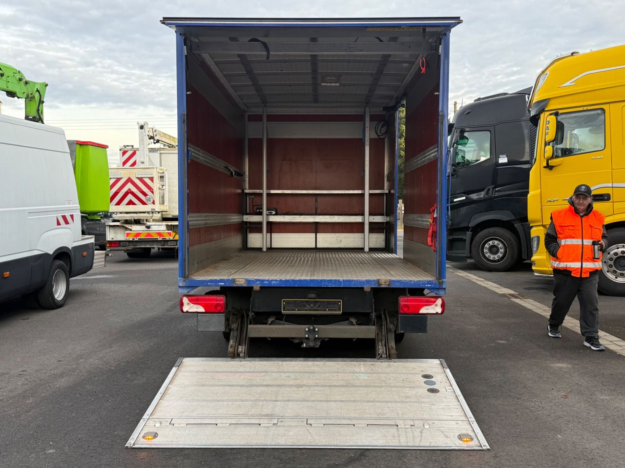 Mercedes-Benz Sprinter II 513 cdi Koffer, Lbw, Ahk, Winde - Bestelwagen gesloten laadbak: afbeelding 5 Mercedes-Benz Sprinter II 513 cdi Koffer, Lbw, Ahk, Winde - Bestelwagen gesloten laadbak: afbeelding 5