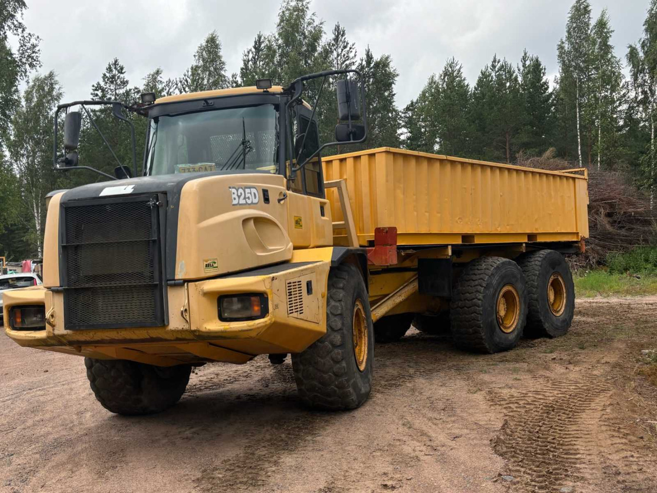 Dump Truck Bell B25D 6x6 - Kiepwagen met knikbesturing: afbeelding 1 Dump Truck Bell B25D 6x6 - Kiepwagen met knikbesturing: afbeelding 1