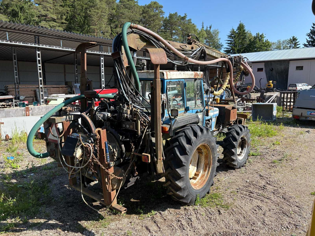 Rock drill Doofor DF530S and Tractor Ford New Holland 5610 - Boormachine: afbeelding 4 Rock drill Doofor DF530S and Tractor Ford New Holland 5610 - Boormachine: afbeelding 4