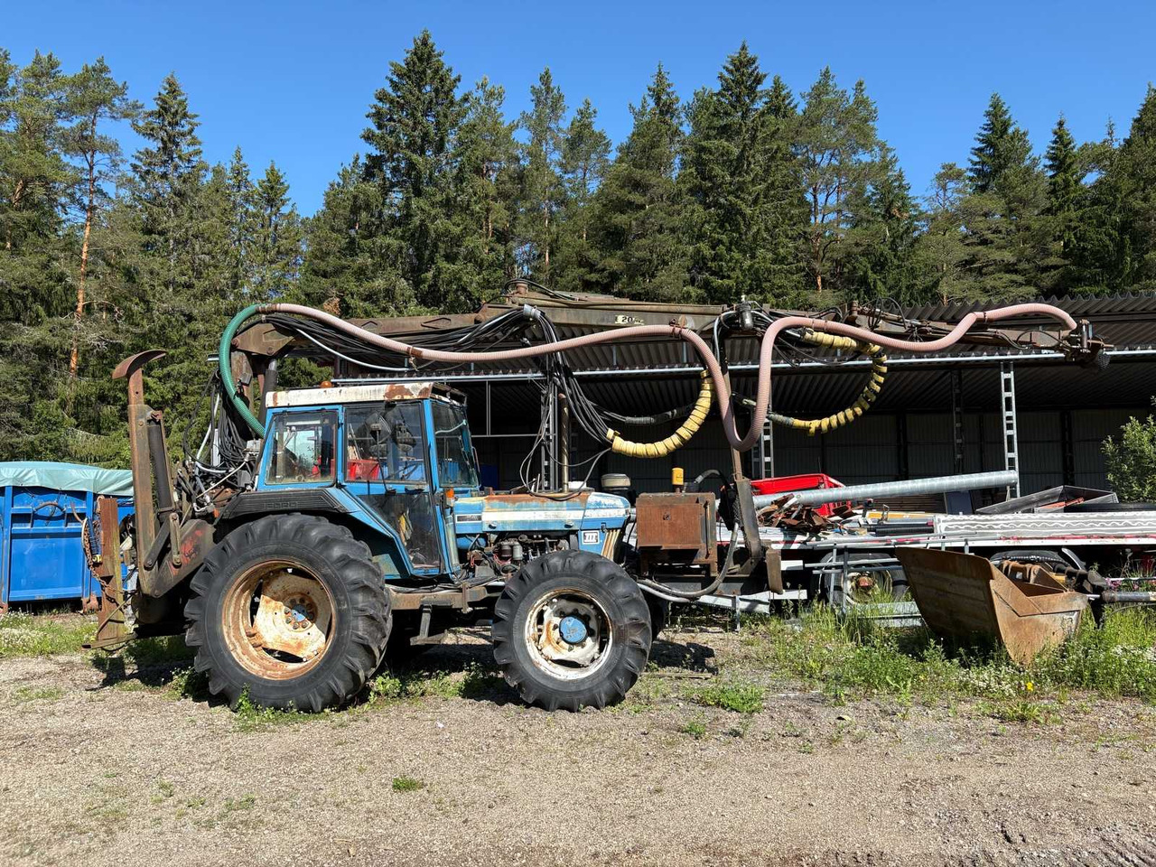 Rock drill Doofor DF530S and Tractor Ford New Holland 5610 - Boormachine: afbeelding 1 Rock drill Doofor DF530S and Tractor Ford New Holland 5610 - Boormachine: afbeelding 1