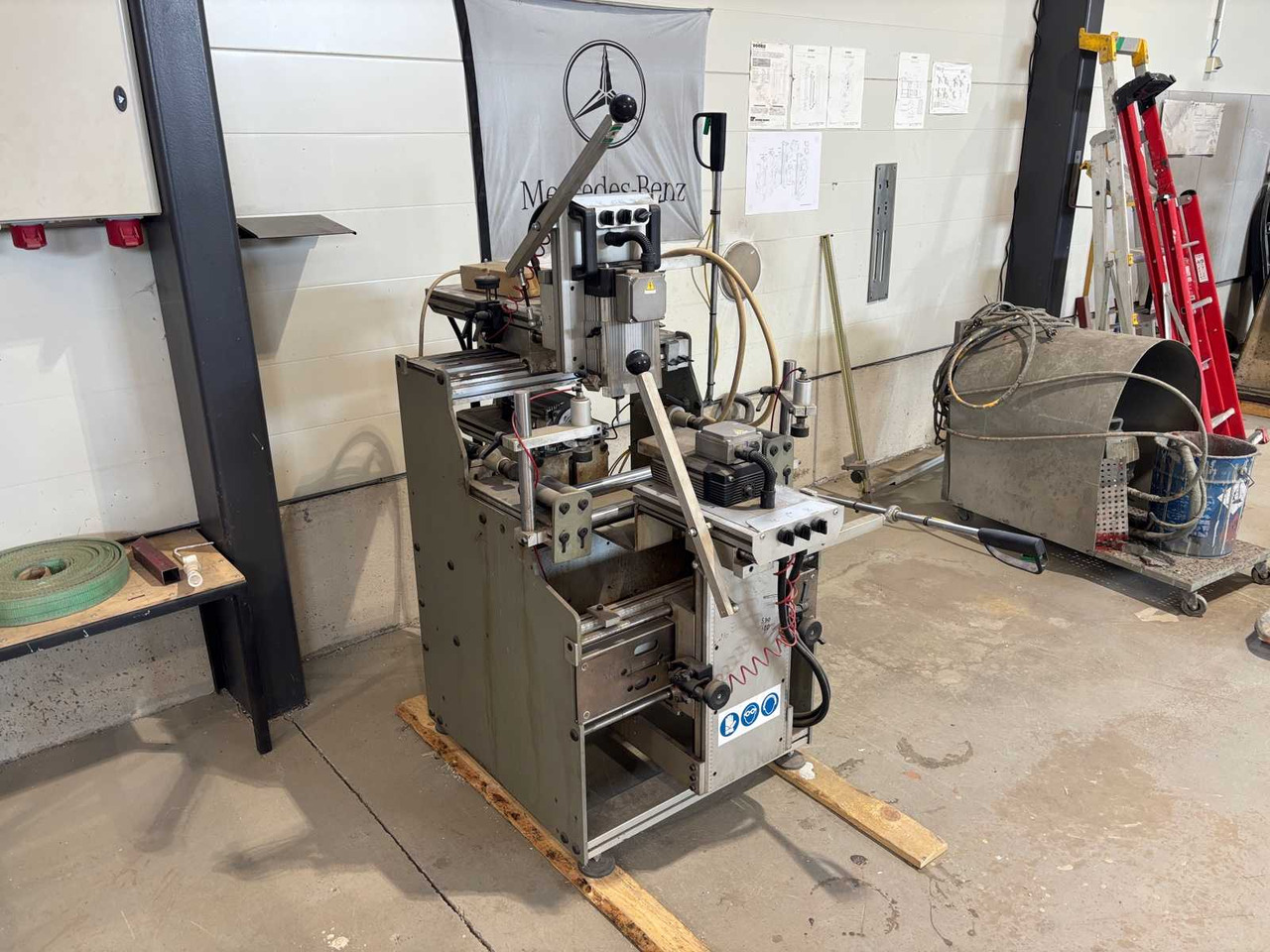 Three-spindle copy milling cutter P macchine s.r.l 03P - Freesmachine: afbeelding 2 Three-spindle copy milling cutter P macchine s.r.l 03P - Freesmachine: afbeelding 2