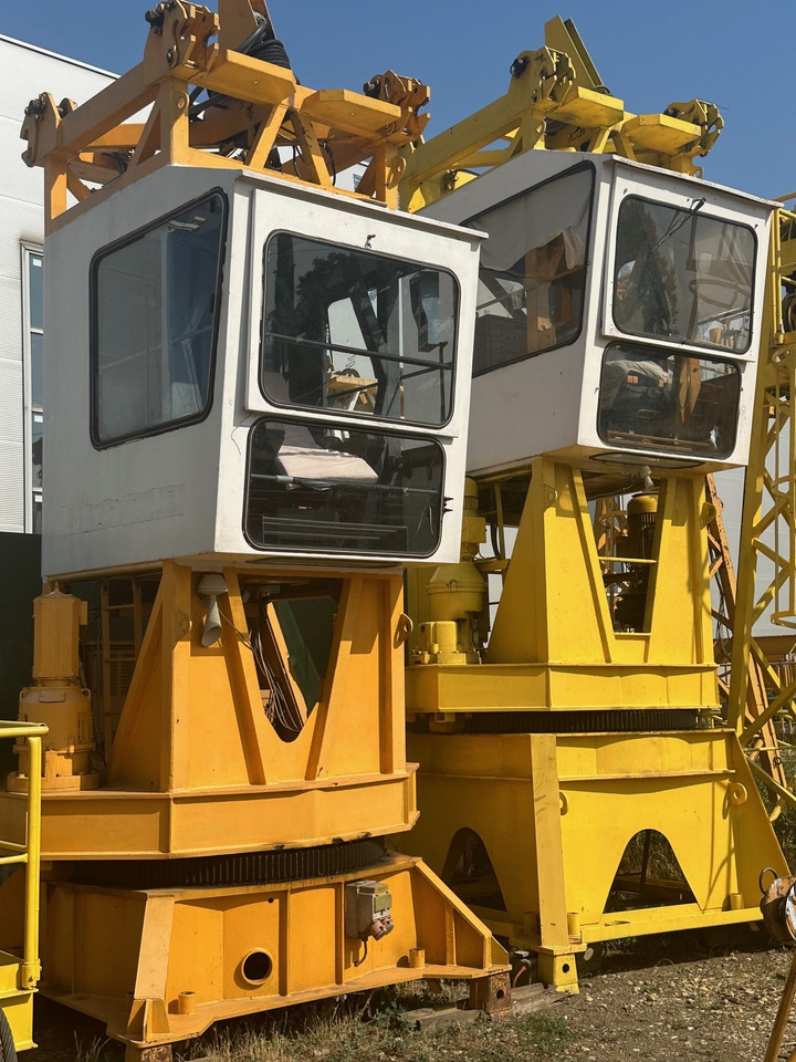 LIEBHERR 30 LC with chassis - Torenkraan: afbeelding 1 LIEBHERR 30 LC with chassis - Torenkraan: afbeelding 1