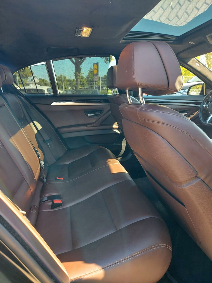 Sedan BMW 550i Limousine Autom. M-Sport HUD Glasdach H&K: afbeelding 21 Sedan BMW 550i Limousine Autom. M-Sport HUD Glasdach H&K: afbeelding 21
