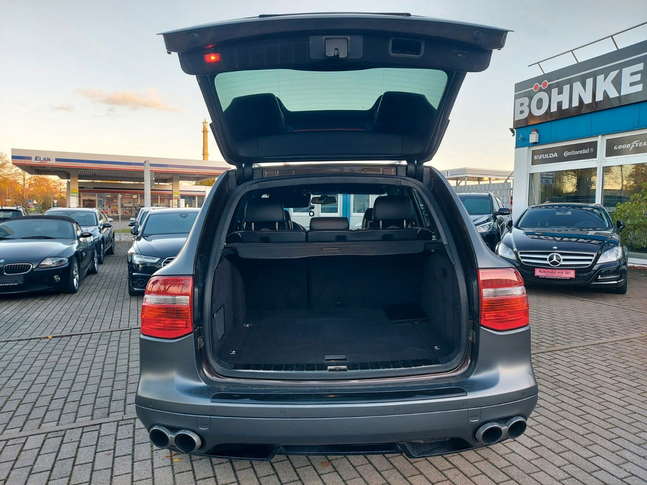 SUV Porsche Cayenne Turbo S Bose Alcantara Navi Luft: afbeelding 24 SUV Porsche Cayenne Turbo S Bose Alcantara Navi Luft: afbeelding 24