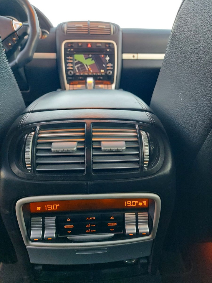 SUV Porsche Cayenne Turbo S Bose Alcantara Navi Luft: afbeelding 19 SUV Porsche Cayenne Turbo S Bose Alcantara Navi Luft: afbeelding 19