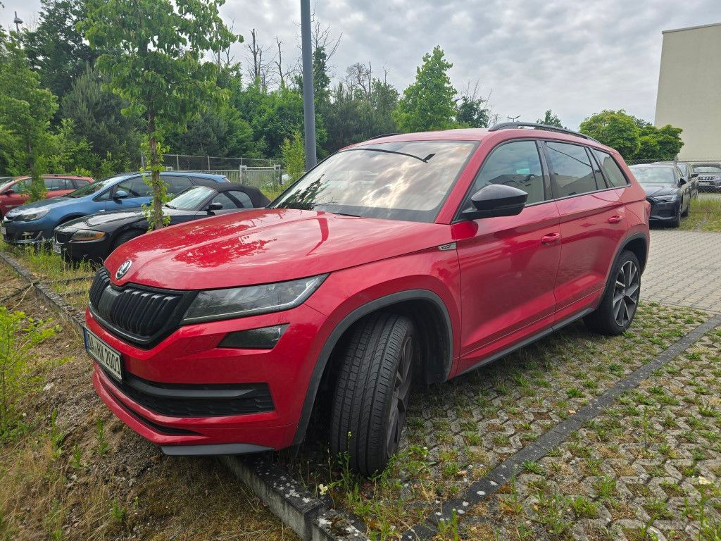 Skoda Kodiaq Sportline LED AUTOMATIK NAVI ALCANTARA - SUV: afbeelding 1 Skoda Kodiaq Sportline LED AUTOMATIK NAVI ALCANTARA - SUV: afbeelding 1