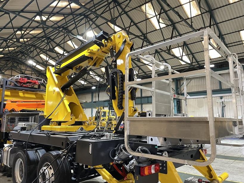 Inbiuro Mercedes Econic - Vrachtwagen hoogwerker: afbeelding 1 Inbiuro Mercedes Econic - Vrachtwagen hoogwerker: afbeelding 1