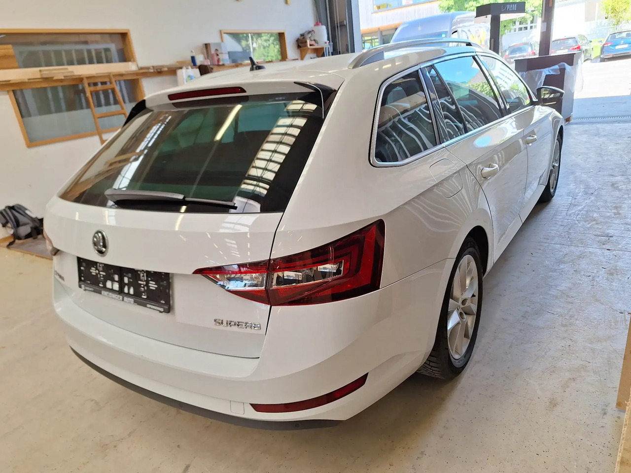 1 Stk. PKW (Skoda) - Personenwagen: afbeelding 4 1 Stk. PKW (Skoda) - Personenwagen: afbeelding 4