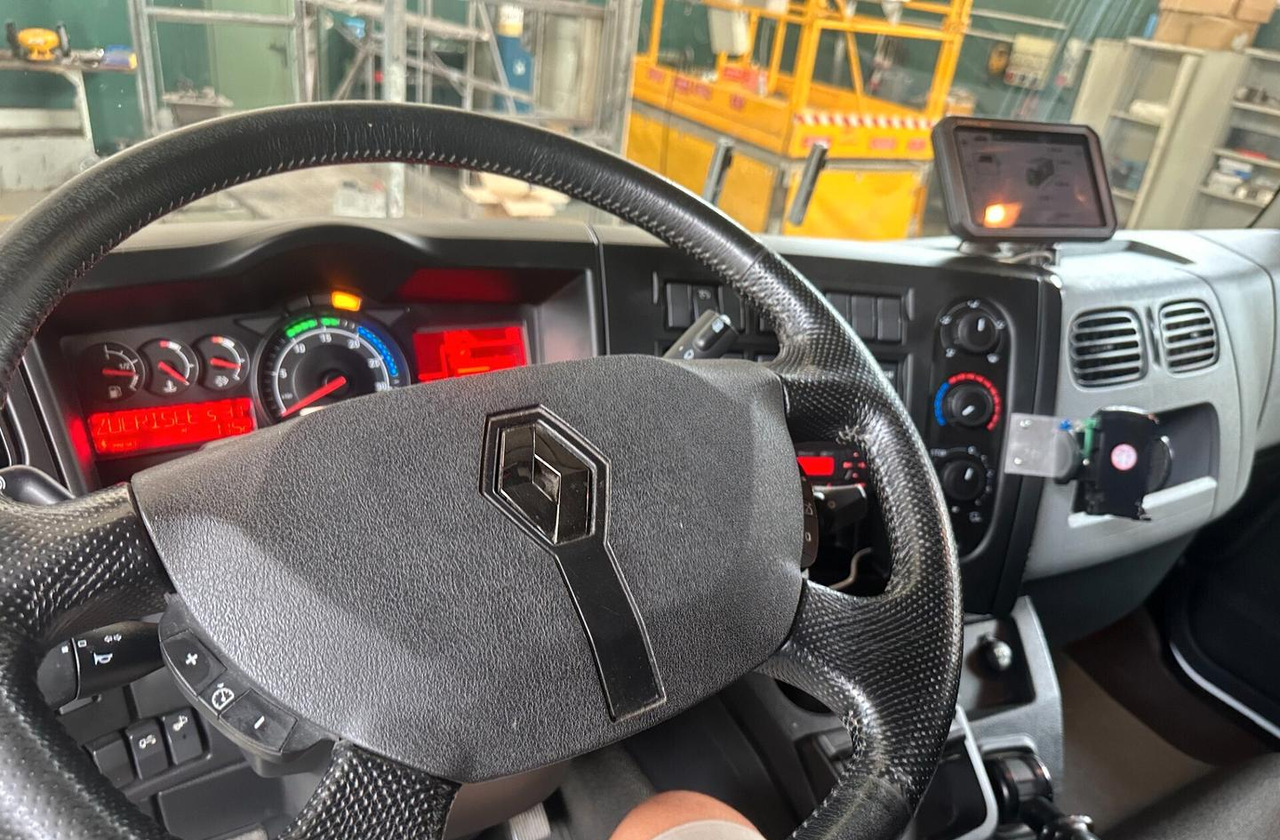 RENAULT MIDLIM D13.250 AUTOTELAIO CABINA LETTO EUR - Chassis vrachtwagen: afbeelding 4 RENAULT MIDLIM D13.250 AUTOTELAIO CABINA LETTO EUR - Chassis vrachtwagen: afbeelding 4