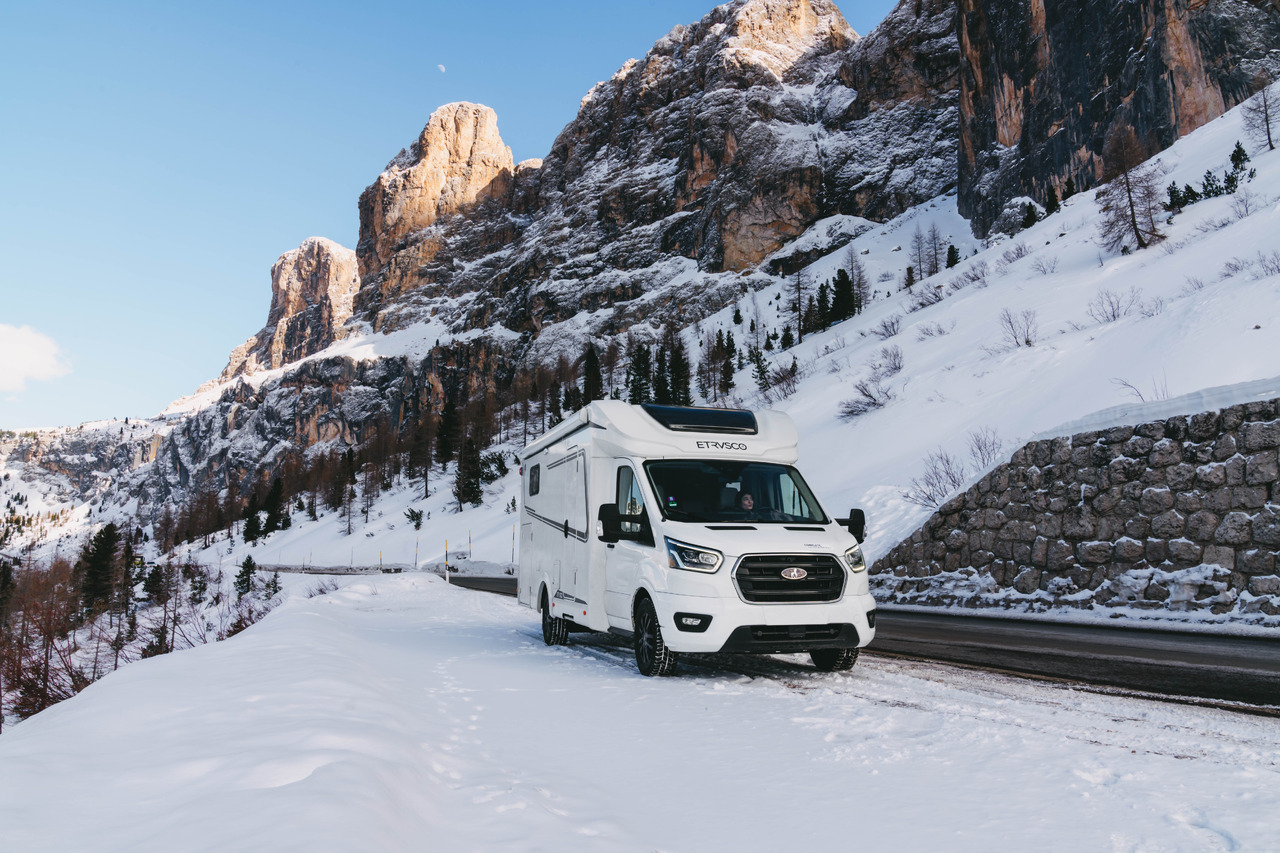 ETRUSCO Etrusco T 7.3 SF - Half integraal camper: afbeelding 3 ETRUSCO Etrusco T 7.3 SF - Half integraal camper: afbeelding 3