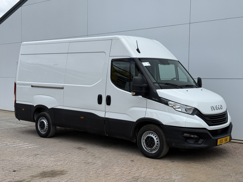 Iveco Daily 35S14 2.3 L2H2 Airco Cruise 3.5ton Trekgewicht Lucht geveerde stoel - Kleine bestelwagen: afbeelding 4 Iveco Daily 35S14 2.3 L2H2 Airco Cruise 3.5ton Trekgewicht Lucht geveerde stoel - Kleine bestelwagen: afbeelding 4