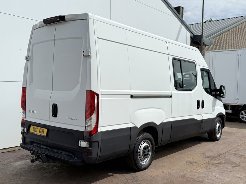 Iveco Daily 35S14 2.3 L2H2 Dubbele Cabine 7 Stoelen Mixto DoKa Airco Cruise Control Trekhaak 3.5t Lucht geveerde stoel - Gesloten bestelwagen, Bestelwagen met dubbele cabine: afbeelding 3 Iveco Daily 35S14 2.3 L2H2 Dubbele Cabine 7 Stoelen Mixto DoKa Airco Cruise Control Trekhaak 3.5t Lucht geveerde stoel - Gesloten bestelwagen, Bestelwagen met dubbele cabine: afbeelding 3