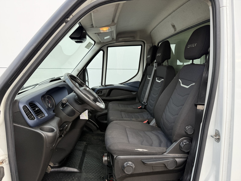 Iveco Daily 35S18 3.0 Laadklep Automaat LED Climate Control Adaptieve Cruise Control Standkachel Camera Navigatie - Bestelwagen gesloten laadbak: afbeelding 5 Iveco Daily 35S18 3.0 Laadklep Automaat LED Climate Control Adaptieve Cruise Control Standkachel Camera Navigatie - Bestelwagen gesloten laadbak: afbeelding 5