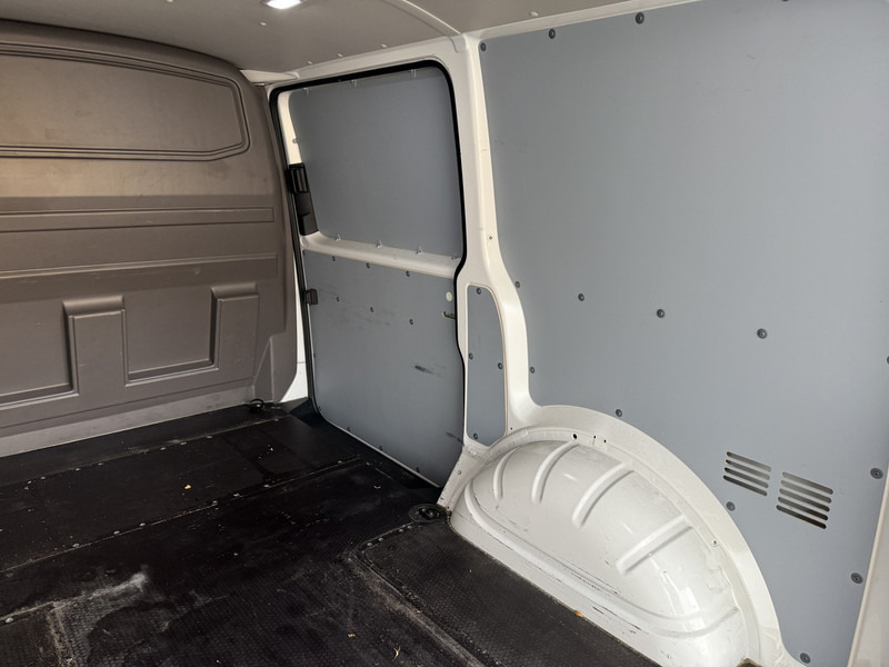 Kleine bestelwagen Volkswagen Transporter 2.0 TDI 150PK Automaat L1H1 Dubbele Schuifdeur Airco Adaptieve Cruise Control Carplay Camera Navigatie Parkeersensoren: afbeelding 16
