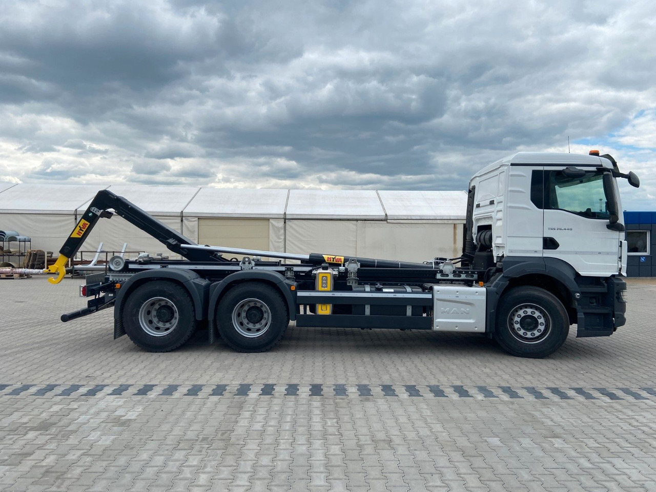 MAN TGS 26.440 6x4 Abrollkipper HYVA 20-60-S - Haakarmsysteem vrachtwagen: afbeelding 4 MAN TGS 26.440 6x4 Abrollkipper HYVA 20-60-S - Haakarmsysteem vrachtwagen: afbeelding 4