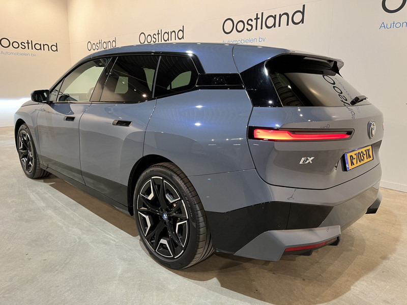 BMW iX xDrive40 High Executive 77 kWh / Luchtvering / Pano / Harman Kardon / Trekhaak / Sportpakket / 27.750 KM !! - SUV: afbeelding 4 BMW iX xDrive40 High Executive 77 kWh / Luchtvering / Pano / Harman Kardon / Trekhaak / Sportpakket / 27.750 KM !! - SUV: afbeelding 4