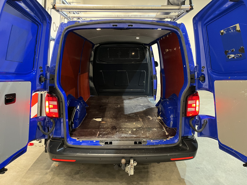 Volkswagen Transporter 2.0 TDI L2H1 / Van Den Born Glasresteel / Euro 6 / Airco / Glastransporter / Cruise Control / Trekhaak / Imperiaal / CarPlay / Navigatie / PDC / 83.500 KM !! - Bestelwagen: afbeelding 5 Volkswagen Transporter 2.0 TDI L2H1 / Van Den Born Glasresteel / Euro 6 / Airco / Glastransporter / Cruise Control / Trekhaak / Imperiaal / CarPlay / Navigatie / PDC / 83.500 KM !! - Bestelwagen: afbeelding 5