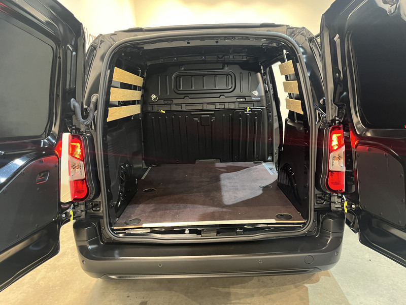Fiat Doblò 1.5D 130pk L1 Automaat / Euro 6 / Airco / Cruise Control / CarPlay / Camera / 3-Zits / 13.300 KM !! - Kleine bestelwagen: afbeelding 5 Fiat Doblò 1.5D 130pk L1 Automaat / Euro 6 / Airco / Cruise Control / CarPlay / Camera / 3-Zits / 13.300 KM !! - Kleine bestelwagen: afbeelding 5