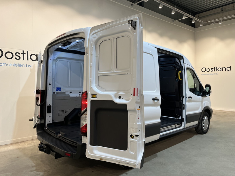 Ford Transit 2.0 TDCI L2H2 130 PK Trend / Euro 6 / Airco / Cruise Control / Trekhaak / PDC / 3-Zits / 42.300 KM !! BPM VRIJ !! - Gesloten bestelwagen: afbeelding 4 Ford Transit 2.0 TDCI L2H2 130 PK Trend / Euro 6 / Airco / Cruise Control / Trekhaak / PDC / 3-Zits / 42.300 KM !! BPM VRIJ !! - Gesloten bestelwagen: afbeelding 4