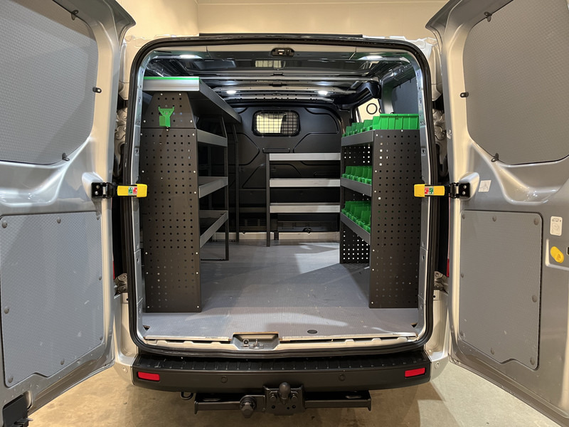 Ford Transit Custom 280 2.0 TDCI L1H1 Trend 130 PK Servicebus / Inrichting / Euro 6 / Airco / PDC / Cruise Control / Navigatie / CarPlay / Trekhaak / 3-Zits / 96.300 KM !! / BPM VRIJ !! - Kleine bestelwagen: afbeelding 4 Ford Transit Custom 280 2.0 TDCI L1H1 Trend 130 PK Servicebus / Inrichting / Euro 6 / Airco / PDC / Cruise Control / Navigatie / CarPlay / Trekhaak / 3-Zits / 96.300 KM !! / BPM VRIJ !! - Kleine bestelwagen: afbeelding 4