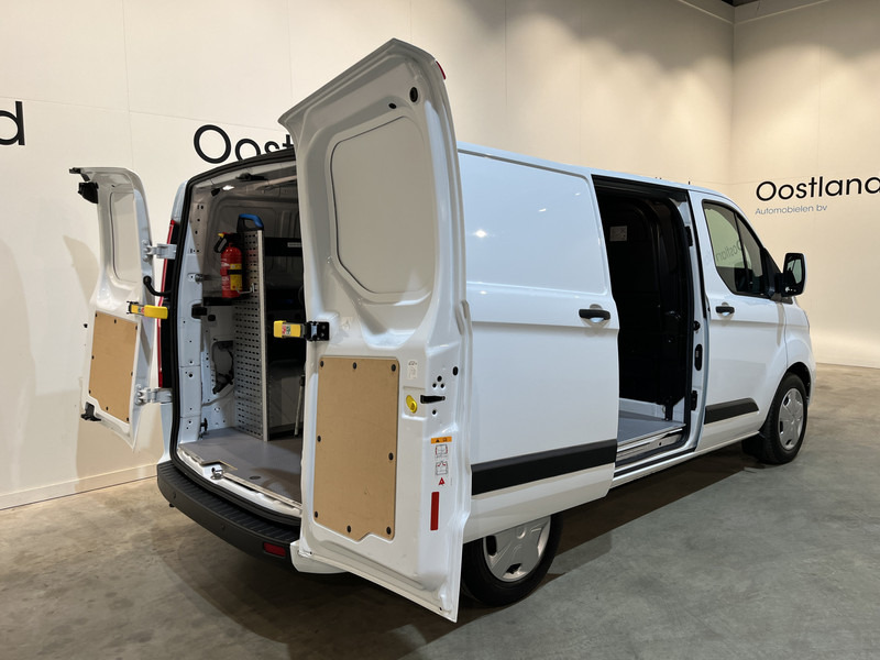 Ford Transit Custom 340 1.0 EcoBoost L1H1 PHEV Trend Automaat / Euro 6 / Servicebus / Sortimo Inrichting / Airco / Cruise Control / Camera / CarPlay / 3-Zits / 22.300 KM !! - Kleine bestelwagen: afbeelding 2 Ford Transit Custom 340 1.0 EcoBoost L1H1 PHEV Trend Automaat / Euro 6 / Servicebus / Sortimo Inrichting / Airco / Cruise Control / Camera / CarPlay / 3-Zits / 22.300 KM !! - Kleine bestelwagen: afbeelding 2