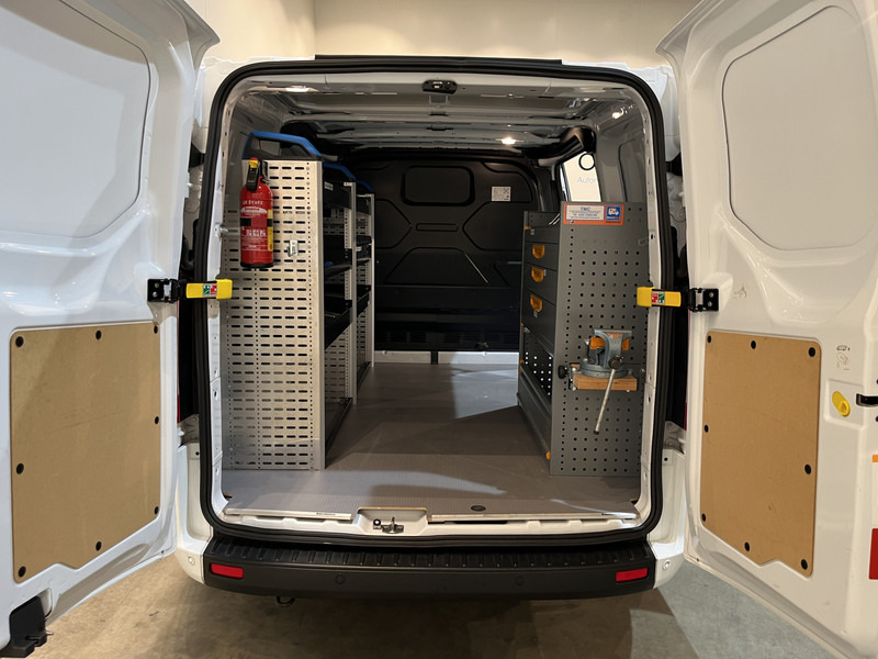 Ford Transit Custom 340 1.0 EcoBoost L1H1 PHEV Trend Automaat / Euro 6 / Servicebus / Sortimo Inrichting / Airco / Cruise Control / Camera / CarPlay / 3-Zits / 22.300 KM !! - Kleine bestelwagen: afbeelding 4 Ford Transit Custom 340 1.0 EcoBoost L1H1 PHEV Trend Automaat / Euro 6 / Servicebus / Sortimo Inrichting / Airco / Cruise Control / Camera / CarPlay / 3-Zits / 22.300 KM !! - Kleine bestelwagen: afbeelding 4