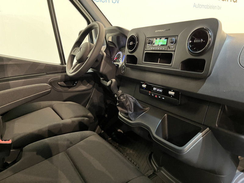 Mercedes-Benz Sprinter 315 CDI L2H1 RWD DC Dubbel Cabine / Euro 6 / Trekhaak 3500 KG / Airco / Camera / 6 Persoons / 500 KM !! / BPM VRIJ !! - Gesloten bestelwagen, Bestelwagen met dubbele cabine: afbeelding 3 Mercedes-Benz Sprinter 315 CDI L2H1 RWD DC Dubbel Cabine / Euro 6 / Trekhaak 3500 KG / Airco / Camera / 6 Persoons / 500 KM !! / BPM VRIJ !! - Gesloten bestelwagen, Bestelwagen met dubbele cabine: afbeelding 3