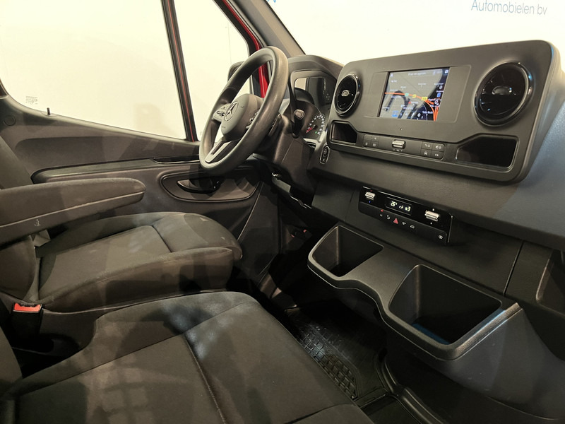 Mercedes-Benz Sprinter 317 CDI L2 RWD Automaat Open Laadbak / Euro 6 / Trekhaak 3500 KG / Airco / Cruise Control / CarPlay / Navigatie / 64.150 KM !! / BPM VRIJ !! - Bestelwagen open laadbak: afbeelding 3 Mercedes-Benz Sprinter 317 CDI L2 RWD Automaat Open Laadbak / Euro 6 / Trekhaak 3500 KG / Airco / Cruise Control / CarPlay / Navigatie / 64.150 KM !! / BPM VRIJ !! - Bestelwagen open laadbak: afbeelding 3