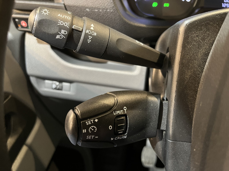 Kleine bestelwagen Opel Vivaro 2.0 CDTI L3H1 150 PK Servicebus / Inrichting / Euro 6 / Airco / Cruise Control / Camera / Trekhaak / CarPlay / Navigatie / 3-Zits /: afbeelding 13