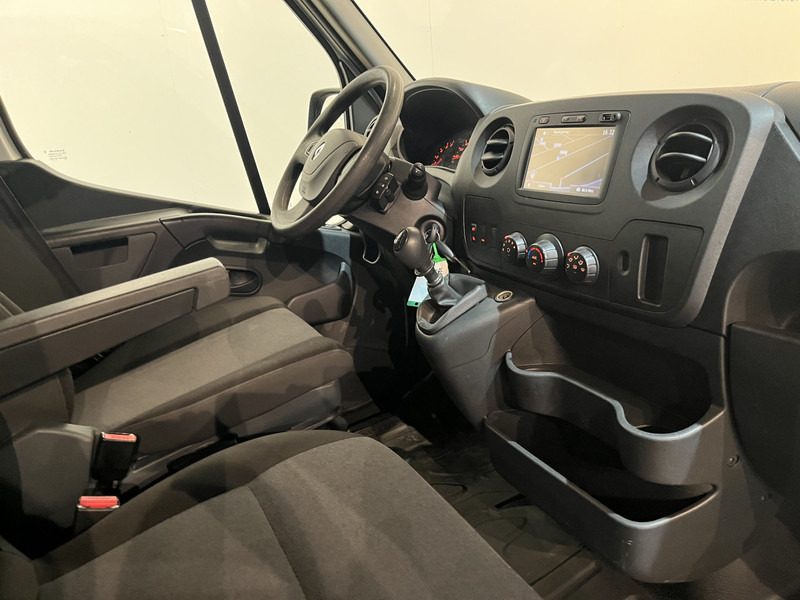 Renault Master 2.3 dCi L1H2 130 PK Servicebus / Sortimo Inrichting / Euro 6 / Luchtvering / Airco / Cruise Control / PDC / Navigatie / 3-Zits - Kleine bestelwagen: afbeelding 3 Renault Master 2.3 dCi L1H2 130 PK Servicebus / Sortimo Inrichting / Euro 6 / Luchtvering / Airco / Cruise Control / PDC / Navigatie / 3-Zits - Kleine bestelwagen: afbeelding 3