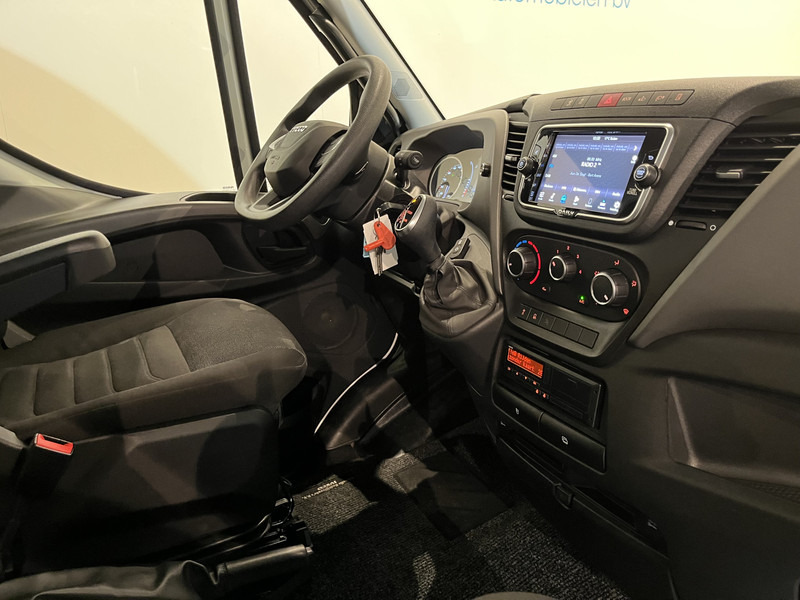 Iveco Daily 35S18 3.0 BE Clixtar Automaat Bakwagen met Laadklep / Laadvermogen 3.060 KG / Euro 6 / Luchtvering / Airco / Camera / CarPlay / Cruise Control / - Trekker: afbeelding 4 Iveco Daily 35S18 3.0 BE Clixtar Automaat Bakwagen met Laadklep / Laadvermogen 3.060 KG / Euro 6 / Luchtvering / Airco / Camera / CarPlay / Cruise Control / - Trekker: afbeelding 4