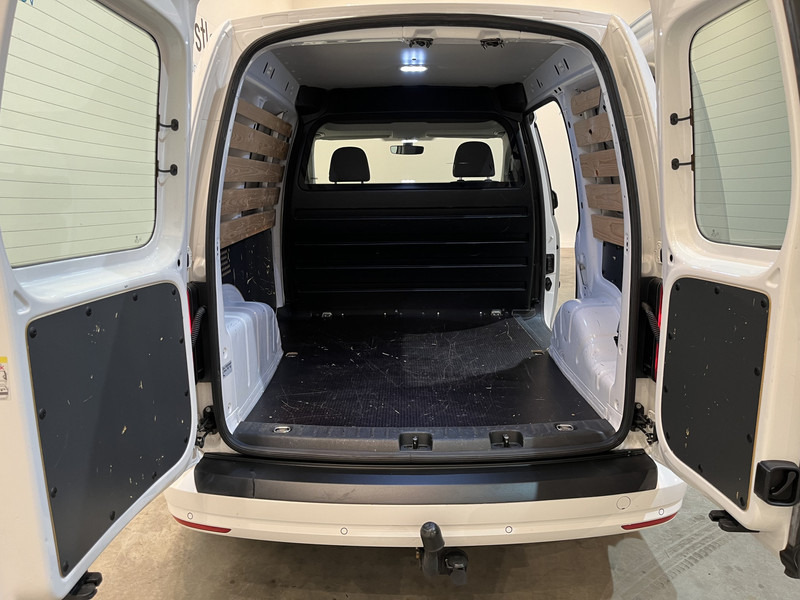 Volkswagen Caddy 2.0 TDI L1H1 BMT Highline / Euro 6 / Airco / Cruise Control / CarPlay / Trekhaak / PDC / Navigatie - Kleine bestelwagen: afbeelding 5 Volkswagen Caddy 2.0 TDI L1H1 BMT Highline / Euro 6 / Airco / Cruise Control / CarPlay / Trekhaak / PDC / Navigatie - Kleine bestelwagen: afbeelding 5