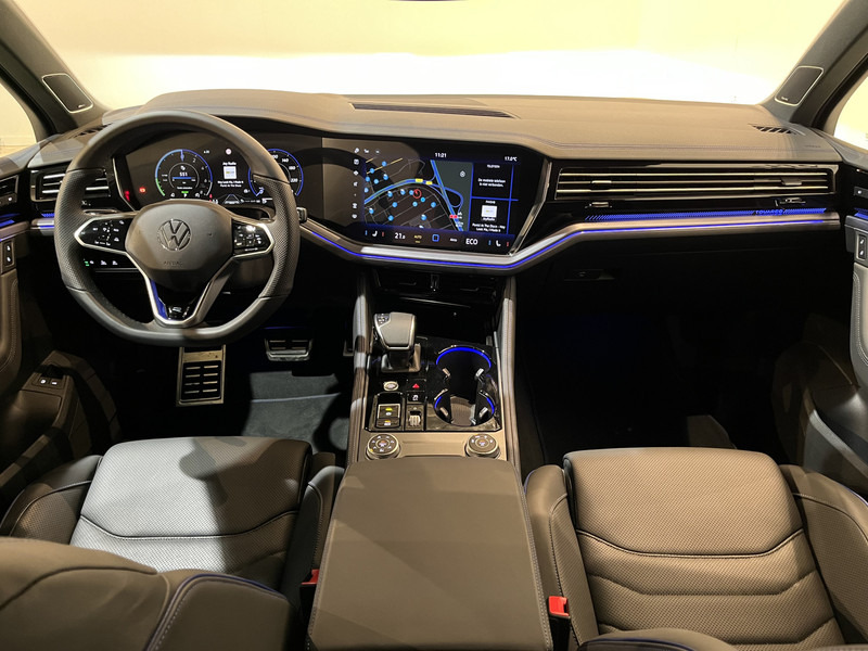 Volkswagen Touareg R 3.0 TSi 462 PK eHybrid 4MOTION Full Options / Luchtvering / IQ Matrix / 360 Camera / Panoramadak / Head-Up / Leder / Stoelventilatie / Stoelverwarming - SUV: afbeelding 2 Volkswagen Touareg R 3.0 TSi 462 PK eHybrid 4MOTION Full Options / Luchtvering / IQ Matrix / 360 Camera / Panoramadak / Head-Up / Leder / Stoelventilatie / Stoelverwarming - SUV: afbeelding 2