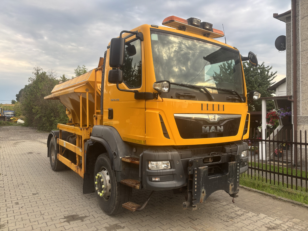 MAN TGM 18.250 4X4BB GRITTER/SPREADER/PLOUGH - Sneeuwruimer: afbeelding 4 MAN TGM 18.250 4X4BB GRITTER/SPREADER/PLOUGH - Sneeuwruimer: afbeelding 4